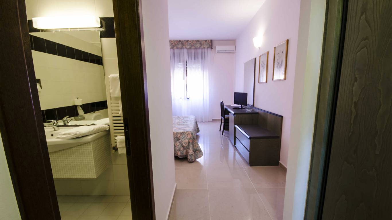 hotel-resort-Torre-del-sole-Tarquinia-rooms-DSC8641