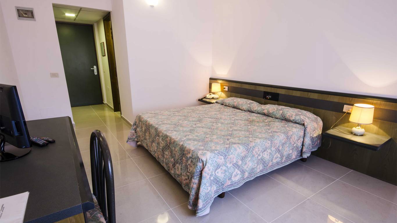 hotel-resort-Torre-del-sole-Tarquinia-rooms-DSC8647