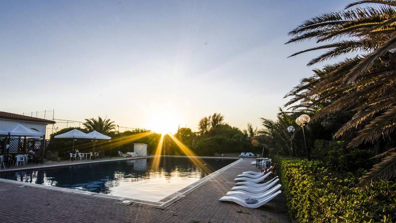 Torre-del-sole-hotel-e-resort-Tarquinia-piscina-DSC6642