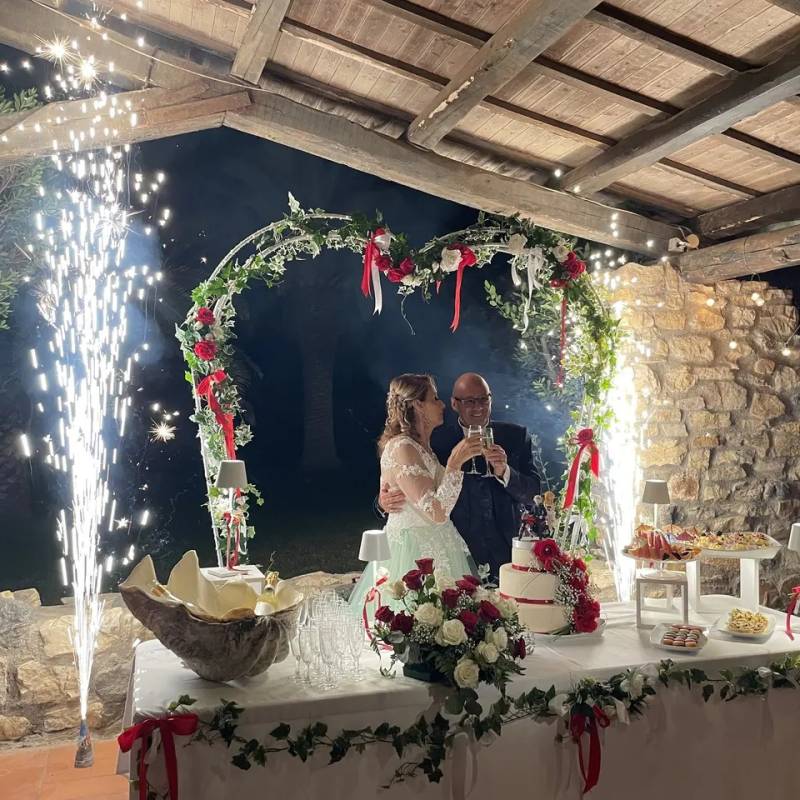taglio-torta-nel-portico-matrimonio-torre-del-sole